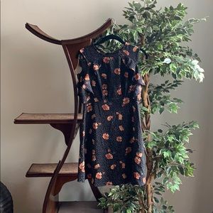 Floral mini dress 🌼🌹🍃
